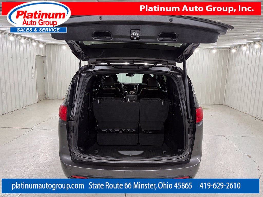 Used 2019 Chrysler Pacifica Limited w/ Advanced Safetytec Group FWD image 32