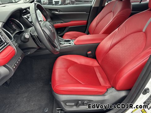 Used 2020 Toyota Camry XSE image 11