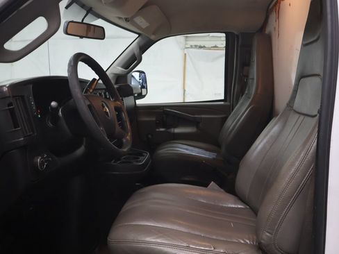 Used 2017 Chevrolet Express 3500 RWD image 13