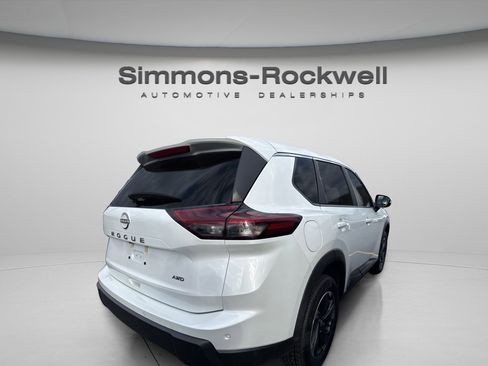 Used 2025 Nissan Rogue SV AWD/4WD image 4