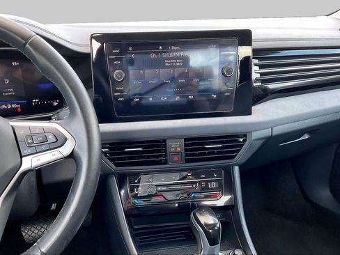 Used 2025 Volkswagen Jetta SE FWD image 7