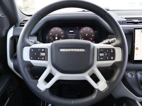 Used 2025 Land Rover Defender 110 X-Dynamic SE AWD/4WD image 15
