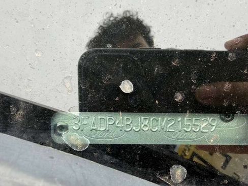 Used 2012 Ford Fiesta SE w/ Winter Pkg image 32