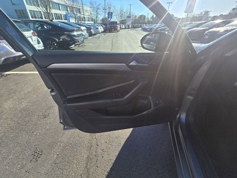 Used 2020 Volkswagen Jetta SE image 17