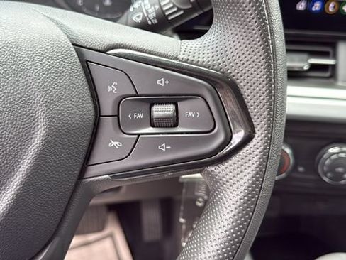 Used 2024 Chevrolet Trax LS w/ LS Convenience Package FWD image 21