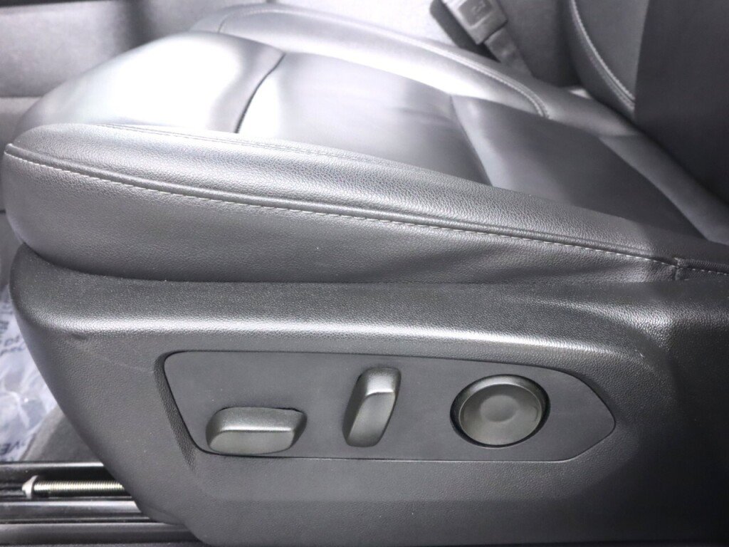 Used 2024 Chevrolet Suburban LT AWD/4WD image 31
