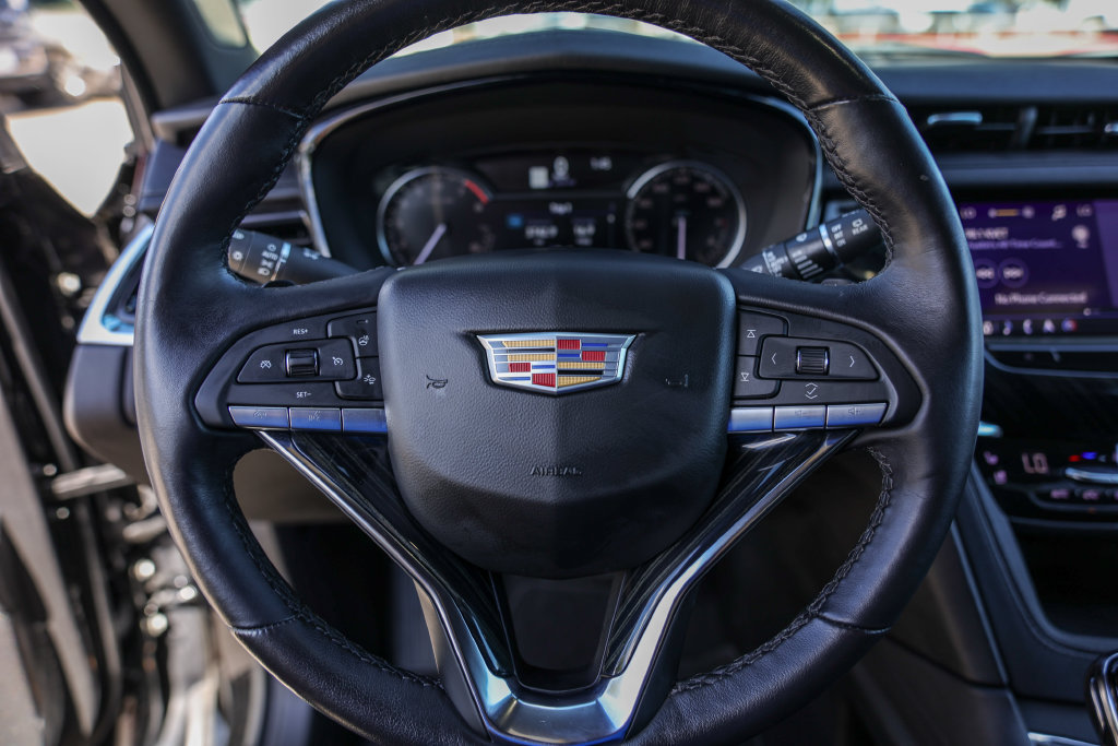 Used 2025 Cadillac XT6 Premium Luxury FWD image 12