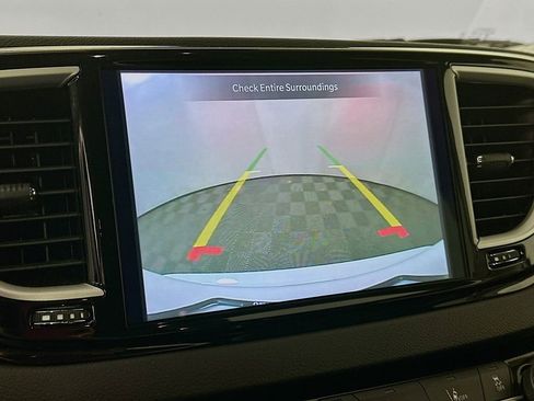 Certified 2024 Chrysler Pacifica Touring-L image 21