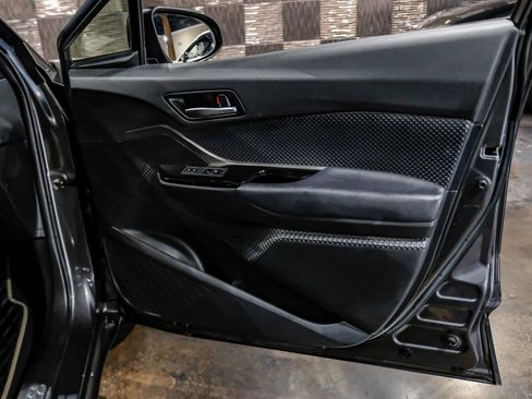 Used 2019 Toyota C-HR XLE FWD image 42