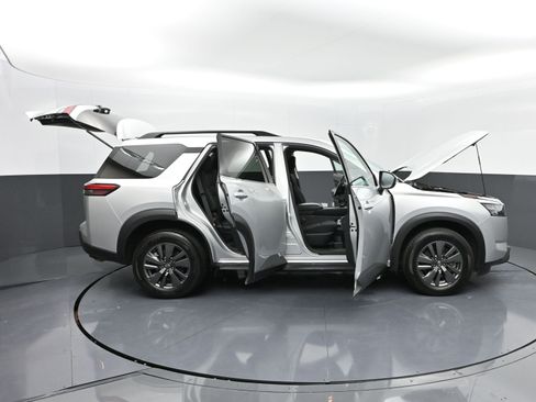Used 2024 Nissan Pathfinder SV image 51