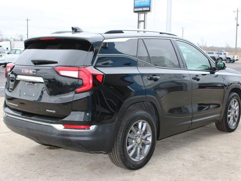 Used 2024 GMC Terrain SLT image 9