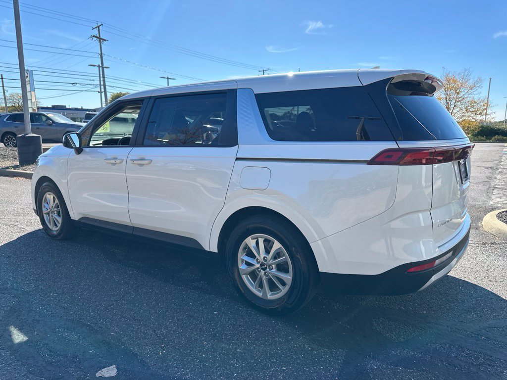Used 2024 Kia Carnival LX FWD image 9
