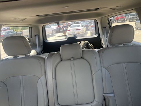 Used 2023 Jeep Wagoneer 4WD w/ Premium Group I image 12