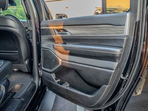 Used 2024 Jeep Wagoneer L Series II w/ Flexible Seating Group AWD/4WD image 29