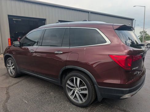 Used 2018 Honda Pilot Touring image 2