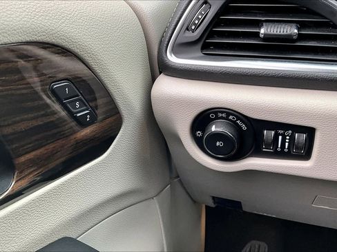 Used 2023 Chrysler Pacifica Limited image 33