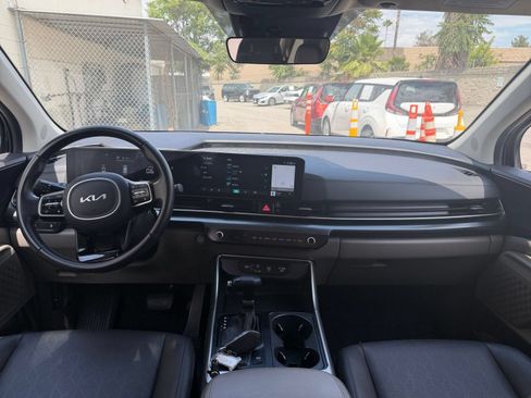 Used 2026 Kia Carnival FWD image 31