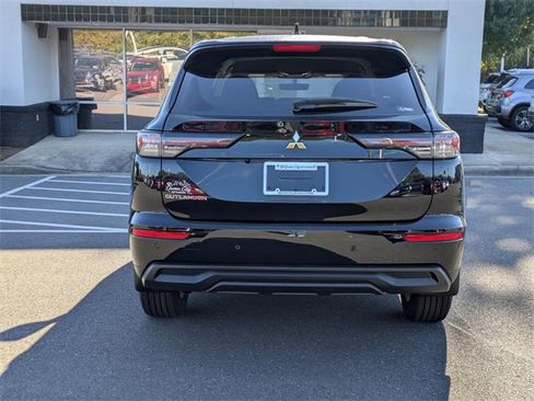 New 2025 Mitsubishi Outlander ES image 4