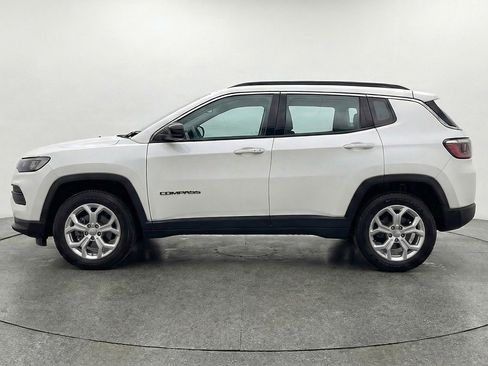 Used 2025 Jeep Compass Latitude AWD/4WD image 5