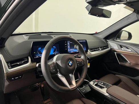 Used 2025 BMW X1 xDrive28i w/ Premium Package image 4