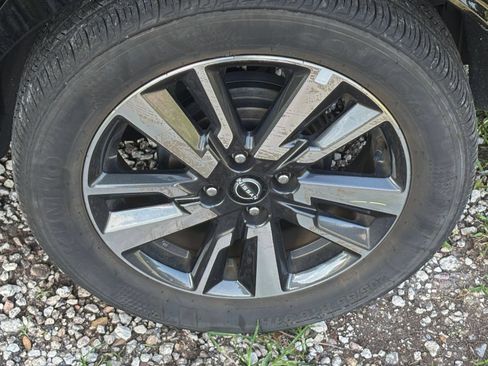 Used 2025 Nissan Versa SV FWD image 25