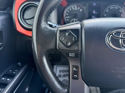 Used 2019 Toyota Tacoma TRD Sport AWD/4WD image 17