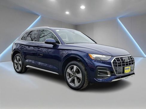 Used 2023 Audi Q5 2.0T Premium w/ Convenience Package image 3