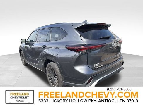 Used 2024 Toyota Highlander XSE AWD/4WD image 4