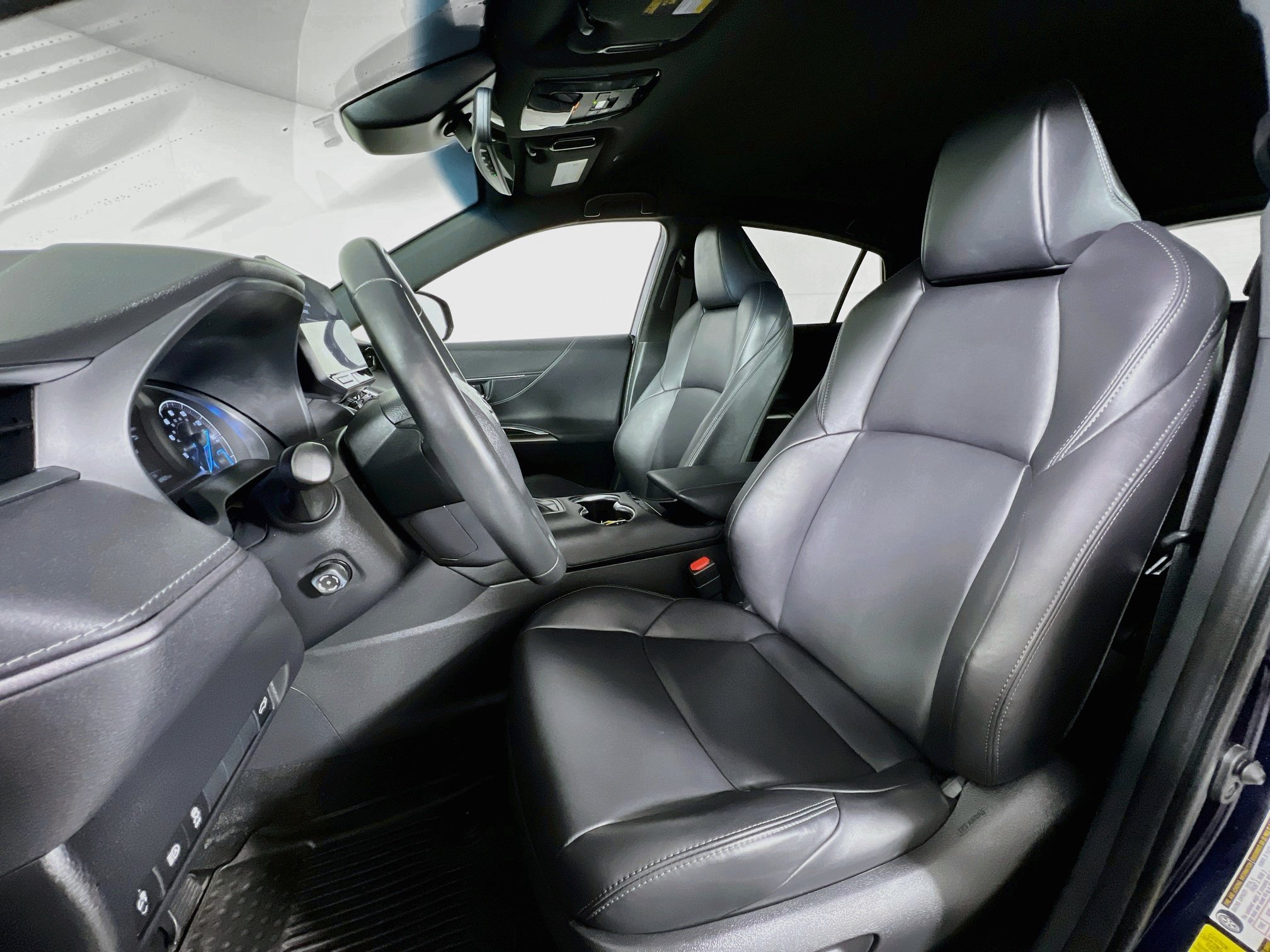 Certified 2023 Toyota Venza XLE AWD/4WD image 11