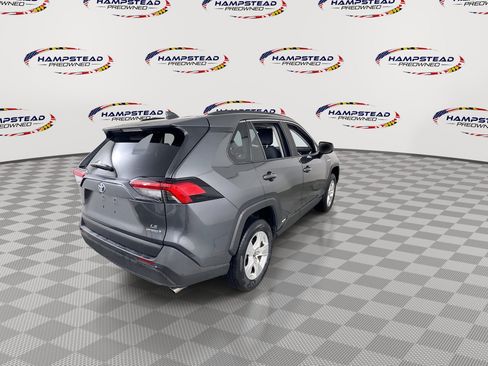 Used 2021 Toyota RAV4 LE AWD/4WD image 8