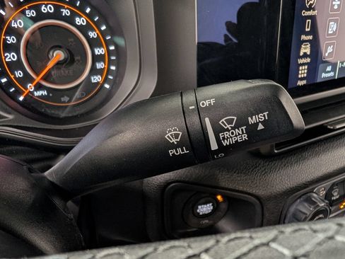 Used 2025 Jeep Gladiator Sport AWD/4WD image 23