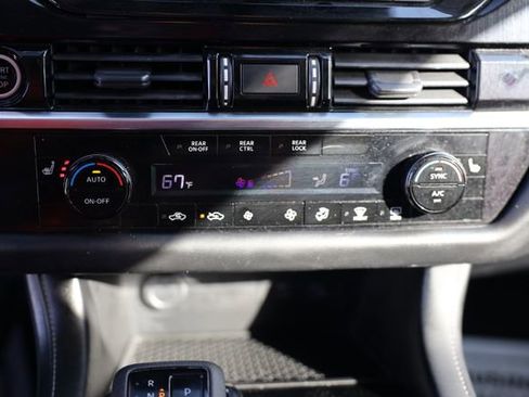 Used 2022 Nissan Pathfinder SV w/ SV Premium Package image 27