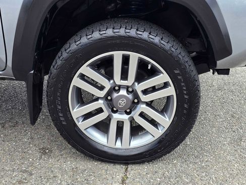 Used 2021 Toyota Tacoma TRD Off-Road w/ TRD Premium Off Road Package image 9