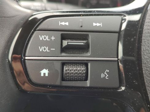 Used 2024 Honda Pilot Touring image 16