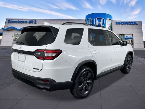 New 2026 Honda Pilot Sport image 5