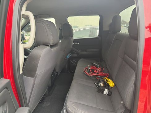 Used 2023 Nissan Frontier SV image 10