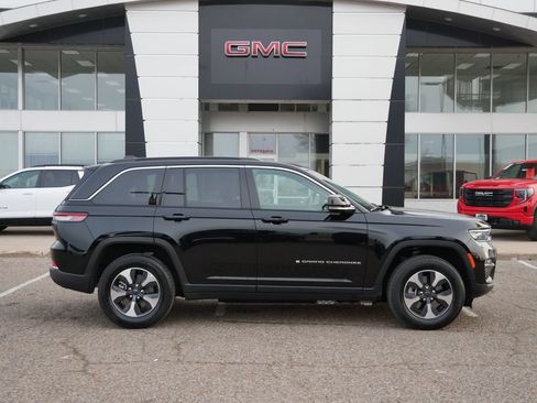 Used 2025 Jeep Grand Cherokee Limited 4xe AWD/4WD image 2