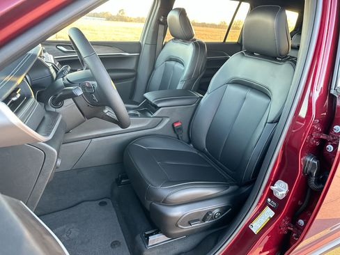 New 2025 Jeep Grand Cherokee L Limited w/ Black Appearance Package image 11