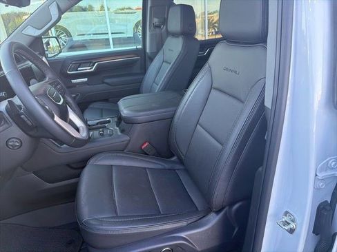 Used 2025 GMC Sierra 1500 Denali w/ Denali Reserve Package AWD/4WD image 17
