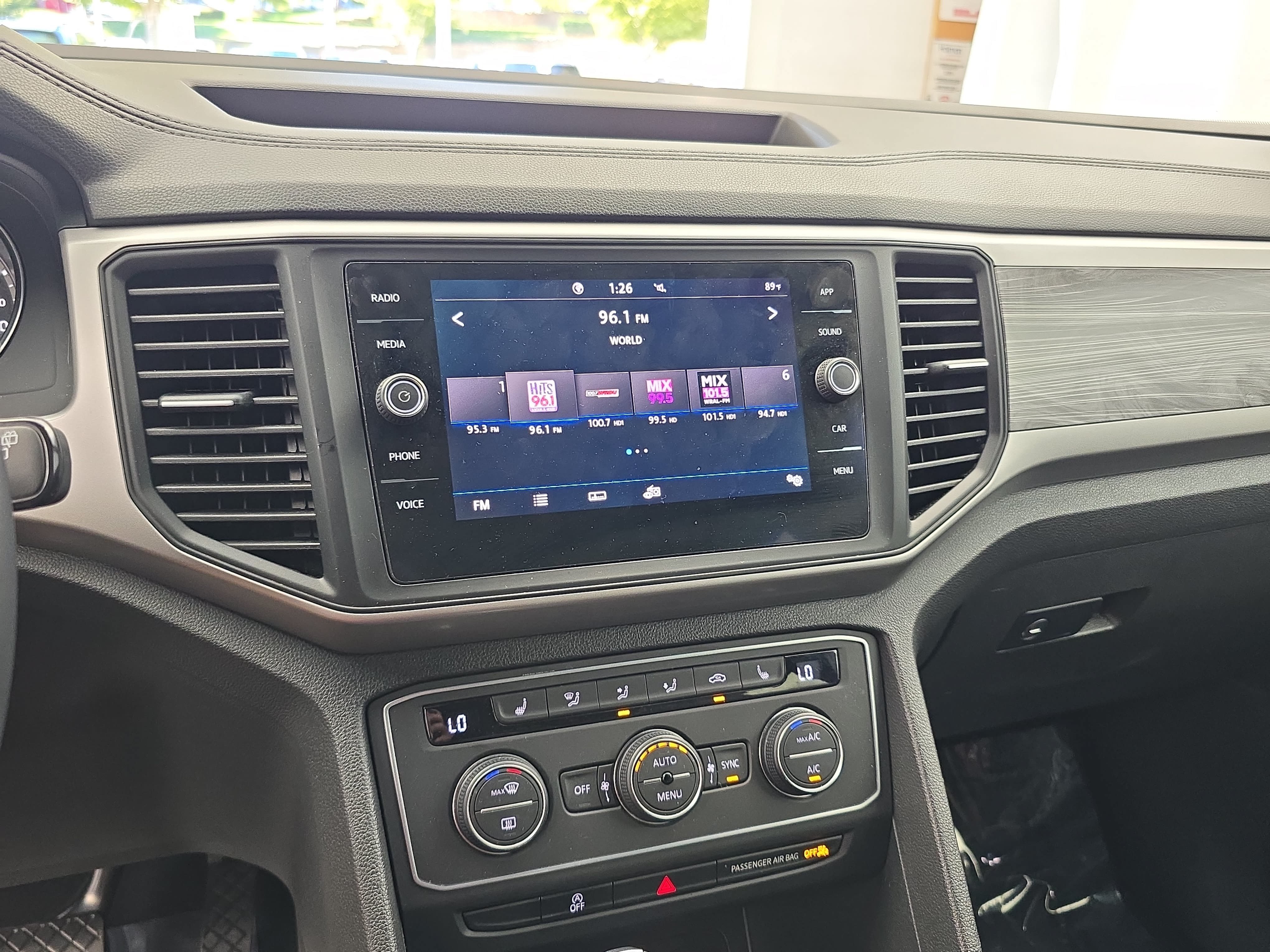 Used 2020 Volkswagen Atlas Cross Sport SE w/ Panoramic Sunroof Package FWD image 20