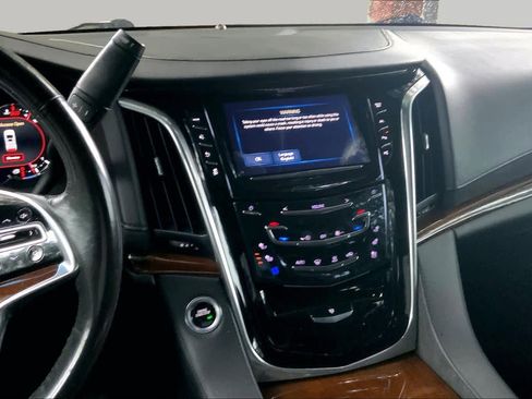 Used 2019 Cadillac Escalade ESV Premium Luxury w/ Escalade Sport Edition AWD/4WD image 7