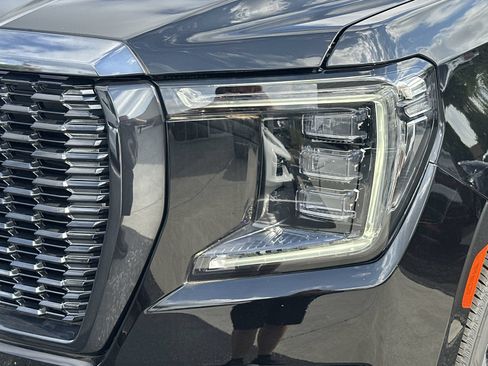Used 2023 GMC Yukon Denali Ultimate AWD/4WD image 11