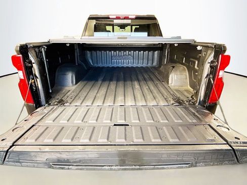 Used 2023 Chevrolet Silverado 1500 High Country w/ Technology Package image 27