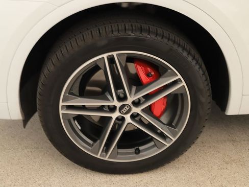 Certified 2025 Audi Q5 e Premium Plus w/ Premium Plus Package image 33