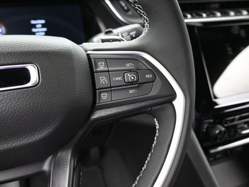 New 2025 Jeep Grand Cherokee Laredo X w/ Luxury Tech Group I image 32