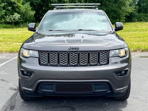 Used 2020 Jeep Grand Cherokee Altitude AWD/4WD image 3