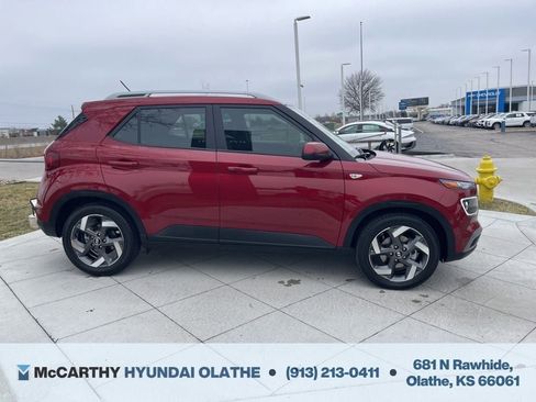 Certified 2024 Hyundai Venue Limited FWD image 18