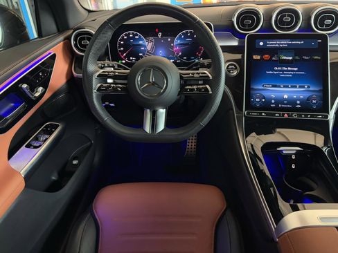 Used 2025 Mercedes-Benz GLC 300 4MATIC image 12