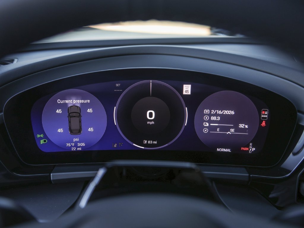 Certified 2026 Porsche Macan Electric RWD image 18