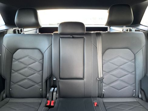 Used 2025 Volkswagen Atlas Cross Sport SE image 38